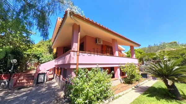 casa indipendente in vendita a Sinnai in zona Solanas