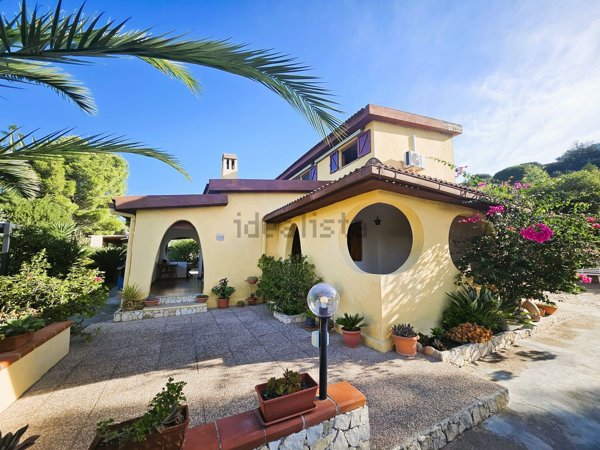 casa indipendente in vendita a Sinnai in zona Solanas