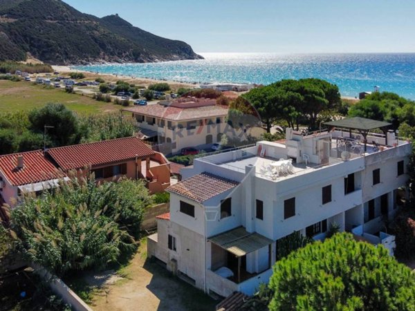 appartamento in vendita a Sinnai in zona Solanas