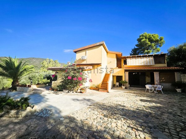 casa indipendente in vendita a Sinnai in zona Solanas