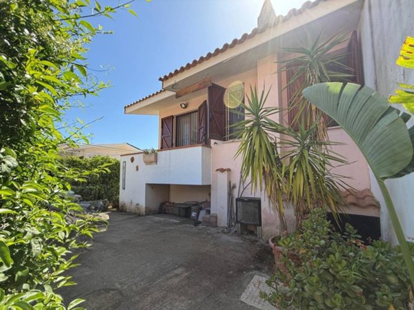 appartamento in vendita a Sinnai in zona Solanas