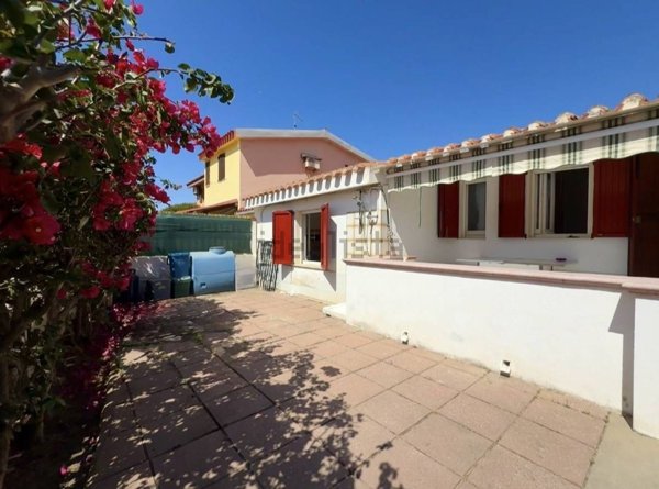 casa indipendente in vendita a Sinnai in zona Solanas