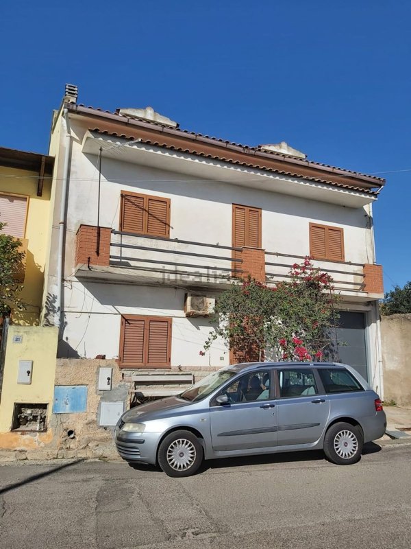 esavano in vendita ad Uta
