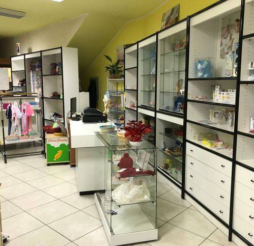 negozio in vendita ad Uta