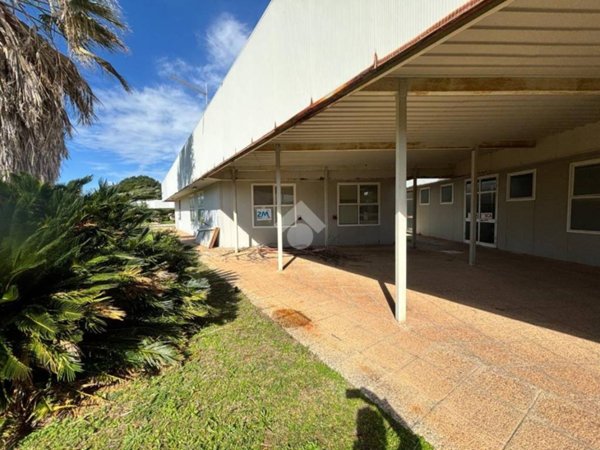 negozio in vendita ad Uta