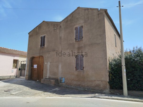 esavano in vendita ad Uta