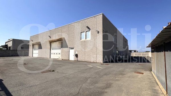 locale commerciale in vendita a Quartucciu