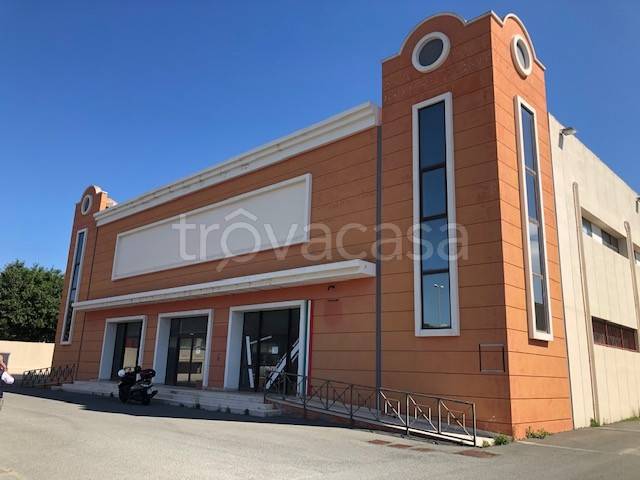 locale commerciale in vendita ad Elmas