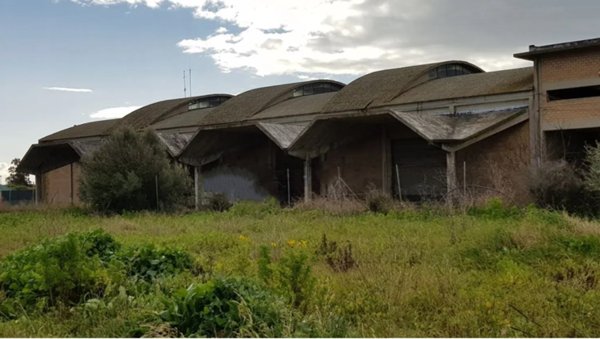 locale commerciale in vendita ad Elmas