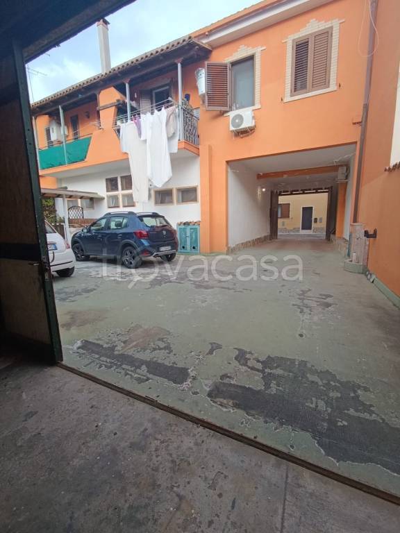 locale commerciale in vendita ad Elmas