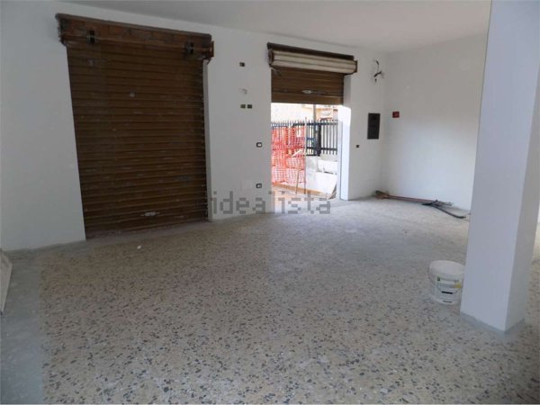 locale commerciale in vendita ad Elmas