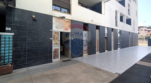 locale commerciale in vendita ad Elmas