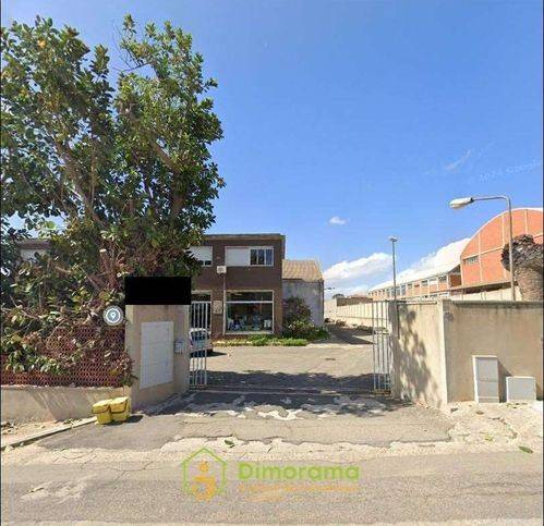 locale commerciale in vendita ad Elmas