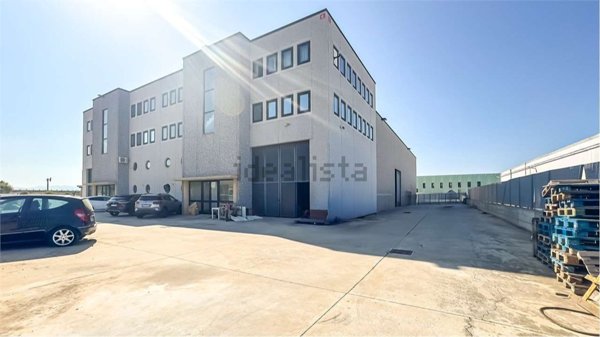 capannone in vendita ad Elmas