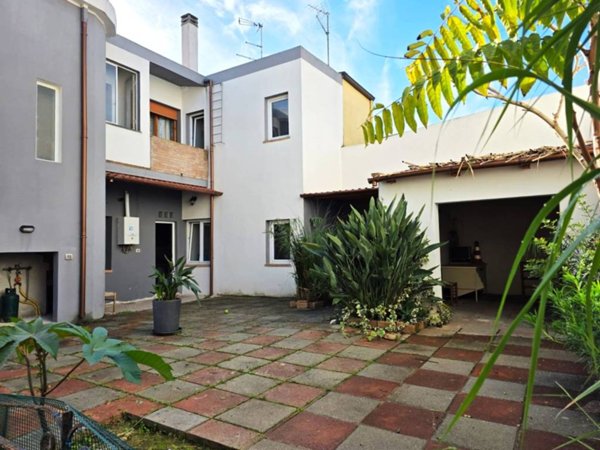 casa indipendente in vendita ad Elmas