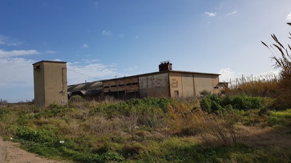 rudere in vendita ad Elmas