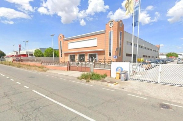 locale commerciale in vendita ad Elmas