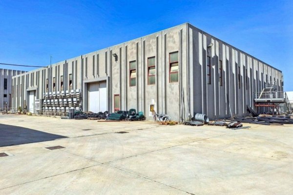 capannone in vendita ad Elmas