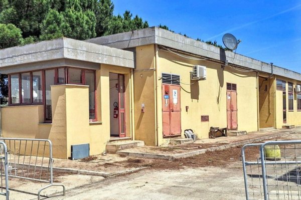 capannone in vendita ad Elmas