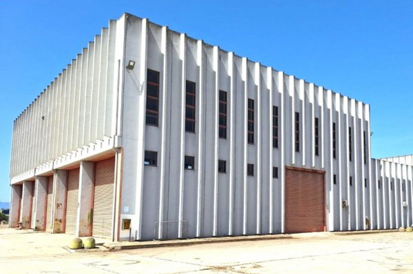 capannone in vendita ad Elmas