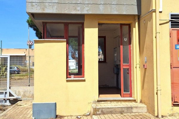 capannone in vendita ad Elmas