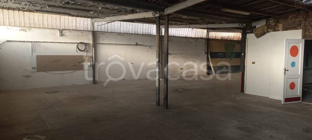 locale commerciale in vendita ad Elmas