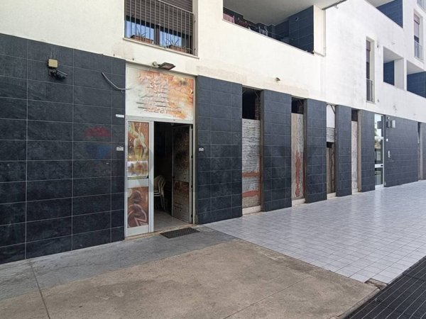 locale commerciale in vendita ad Elmas