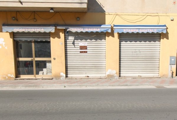 locale commerciale in vendita a Monserrato
