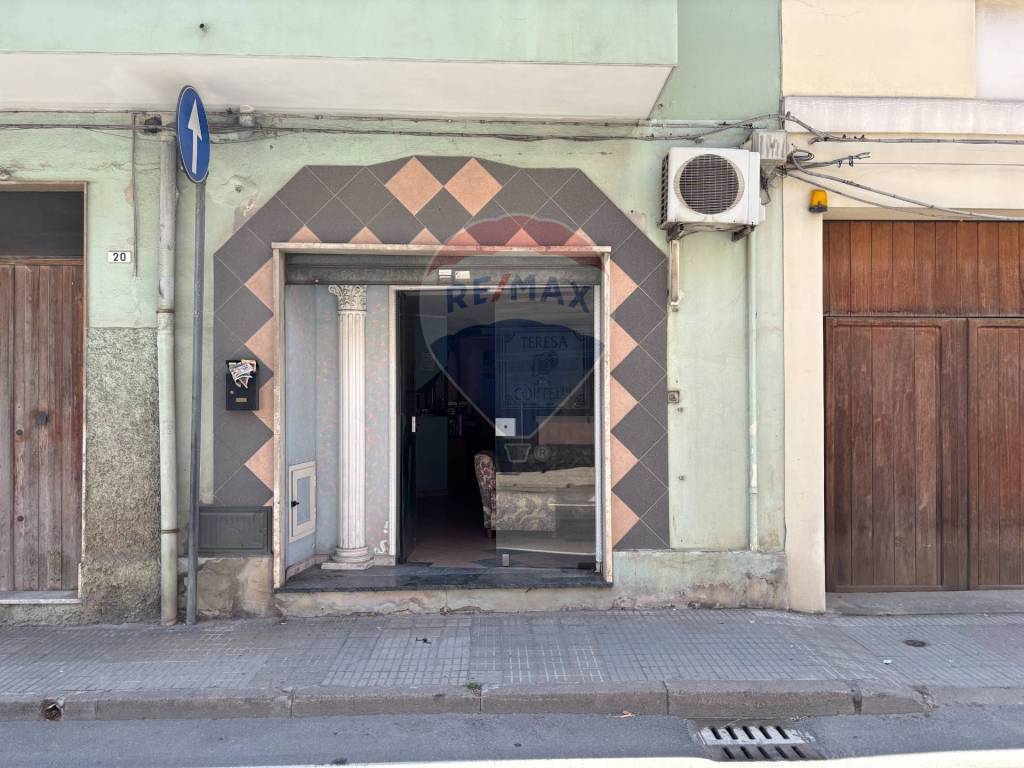 negozio in vendita a Monserrato