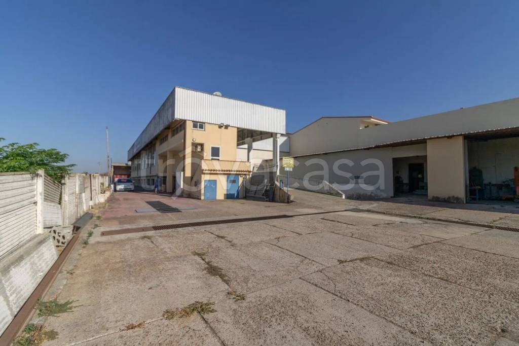 locale commerciale in vendita a Monserrato