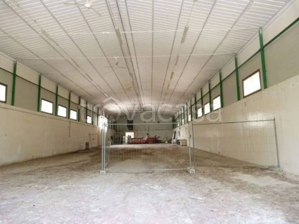 locale commerciale in vendita a Monserrato