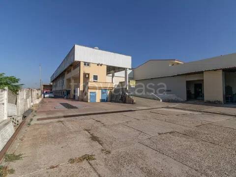 locale commerciale in vendita a Monserrato