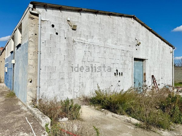 locale commerciale in vendita a Monserrato