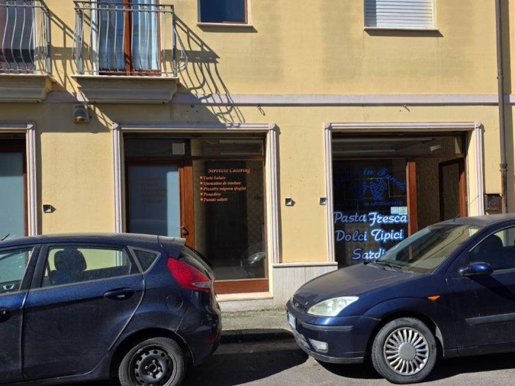 negozio in vendita a Monserrato