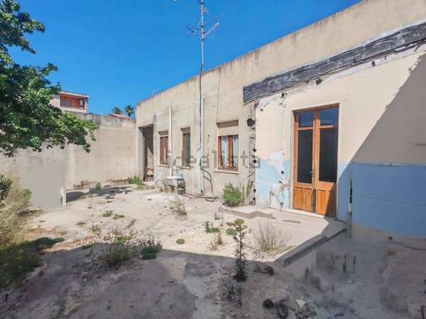 casa indipendente in vendita a Monserrato