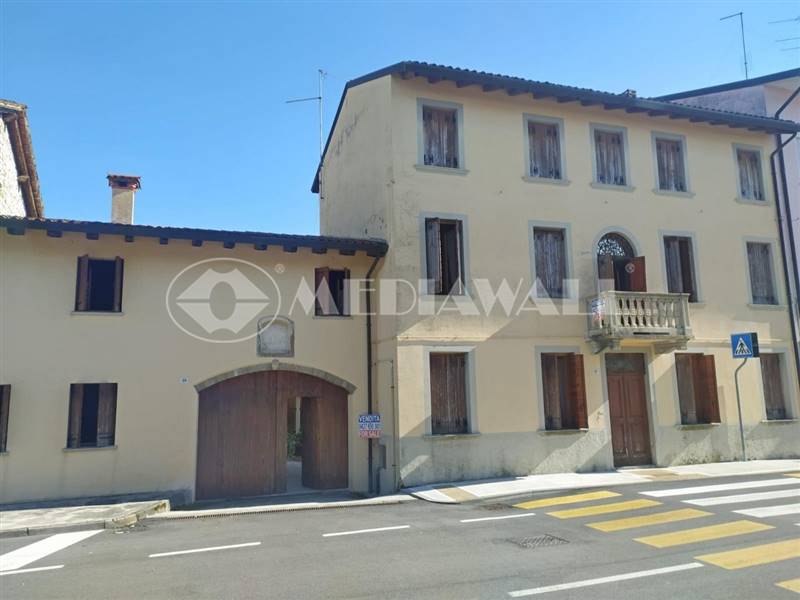 casa indipendente in vendita ad Arba
