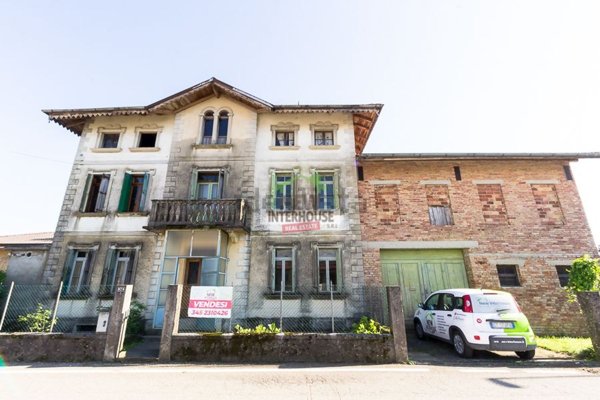 casa indipendente in vendita ad Arba
