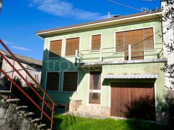 casa indipendente in vendita ad Arba