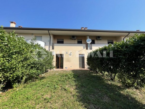 casa indipendente in vendita ad Arba
