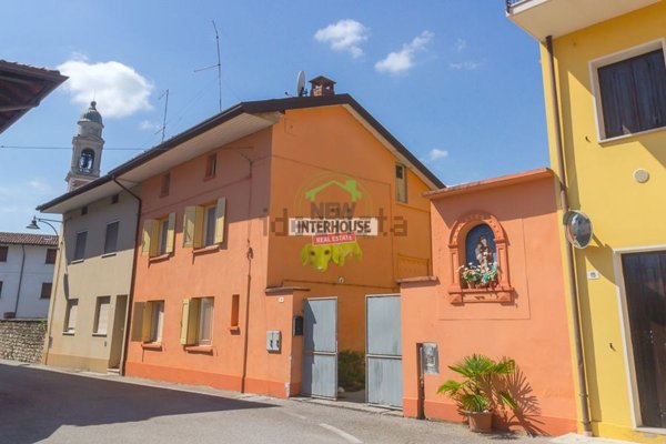 casa indipendente in vendita ad Arba