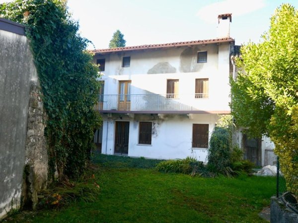 casa indipendente in vendita ad Arba