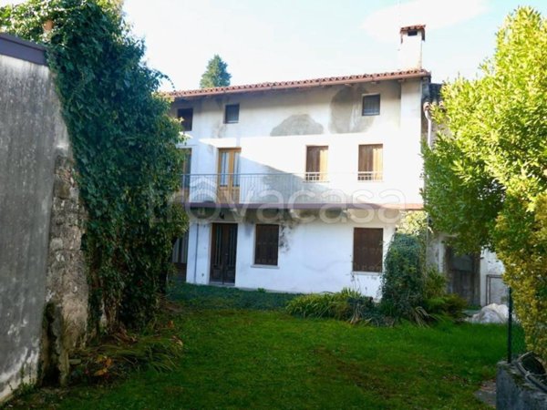 casa indipendente in vendita ad Arba