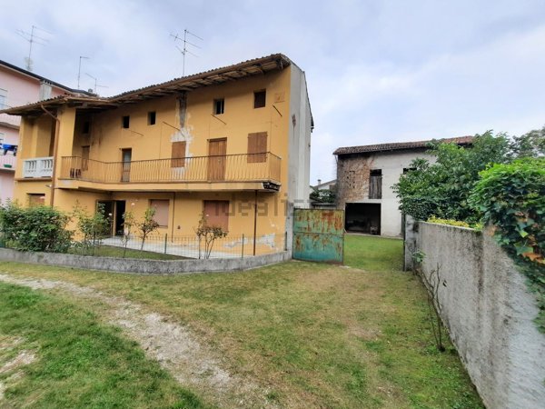 casa indipendente in vendita ad Arba