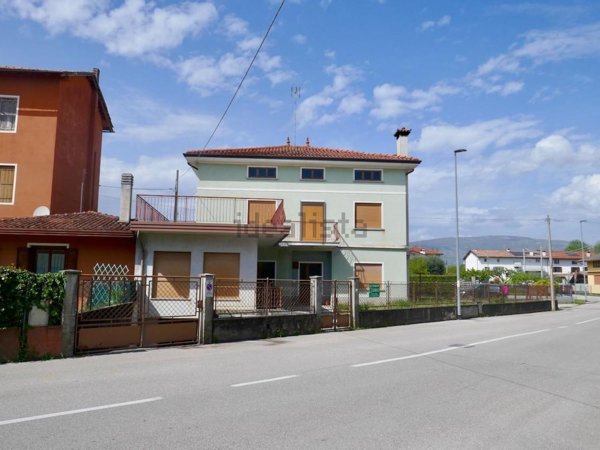 casa indipendente in vendita ad Arba