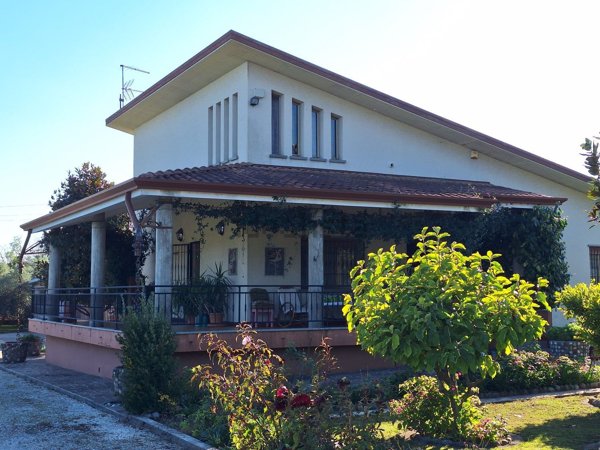casa indipendente in vendita ad Arba in zona Colle