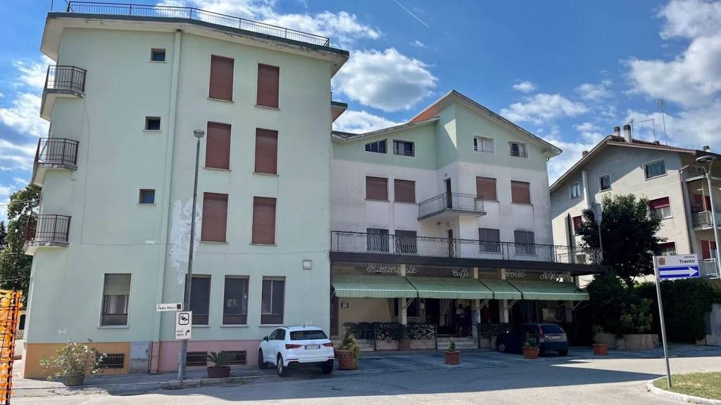 negozio in vendita ad Aviano