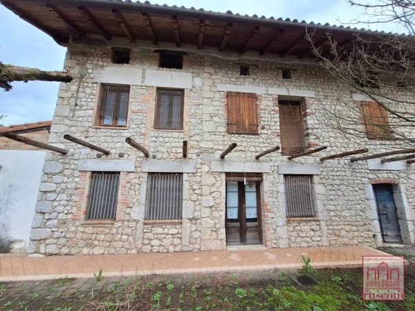 casa indipendente in vendita ad Aviano