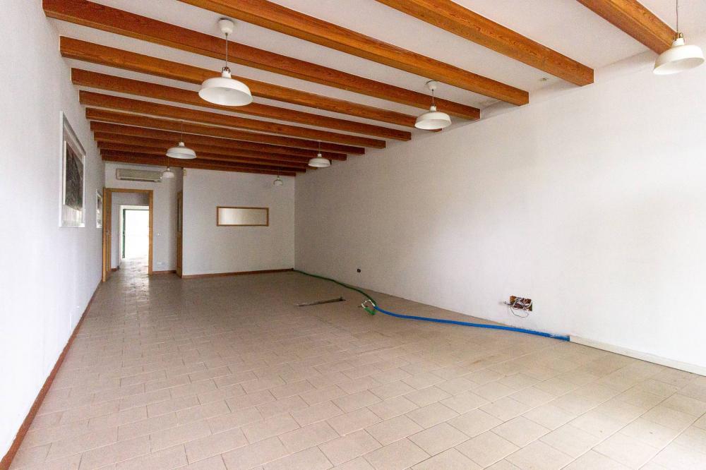 locale commerciale in vendita ad Aviano