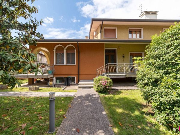 casa indipendente in vendita ad Aviano
