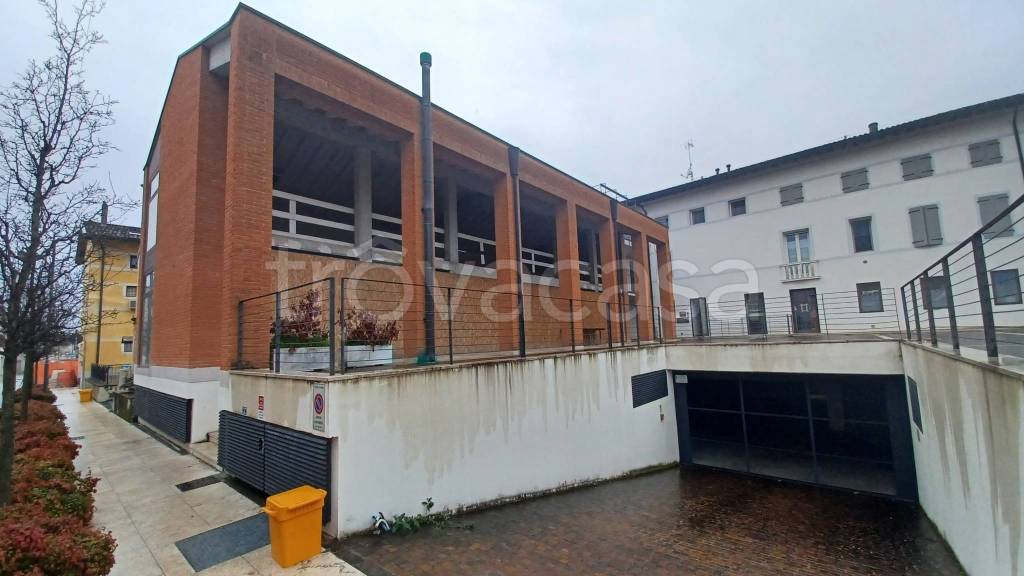 negozio in vendita ad Aviano